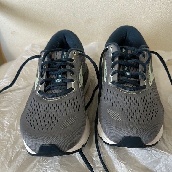 Brooks Addiction GTS 15 - Picture 2 of 6